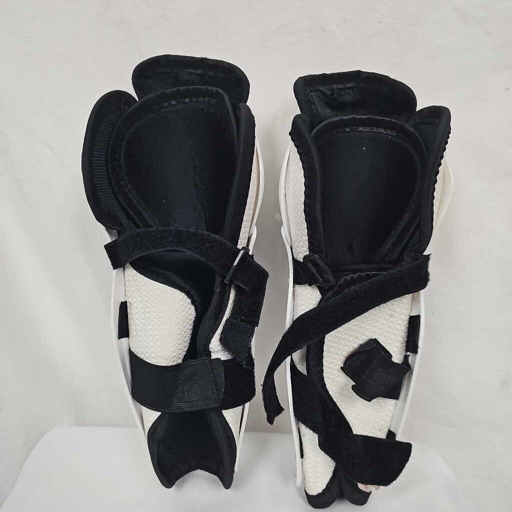 CCM LTP Youth Hockey Shin Guards - 9"