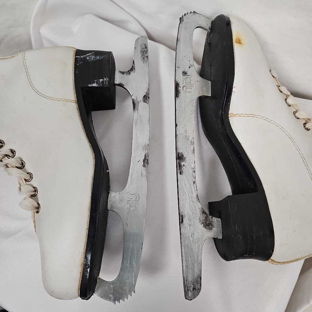 Rally Pro Women's Figure Skates - Size 6