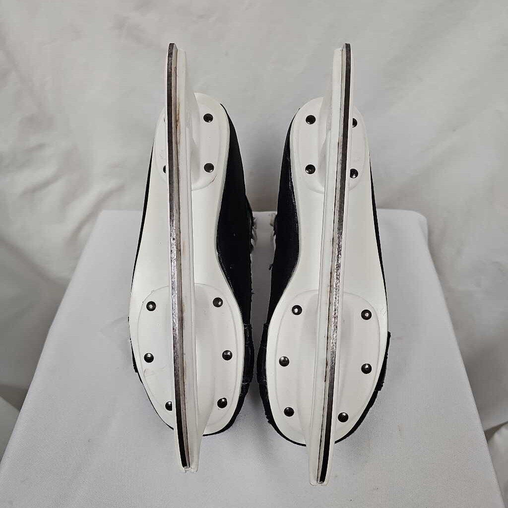 CCM Champion 90 Junior Hockey Skates - size 3