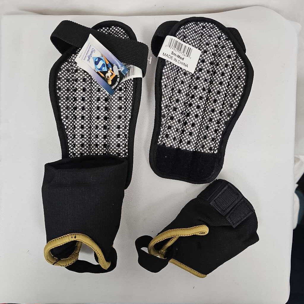 MacGregor Pro Mesh Soccer Shin Guards - Size Small-Med