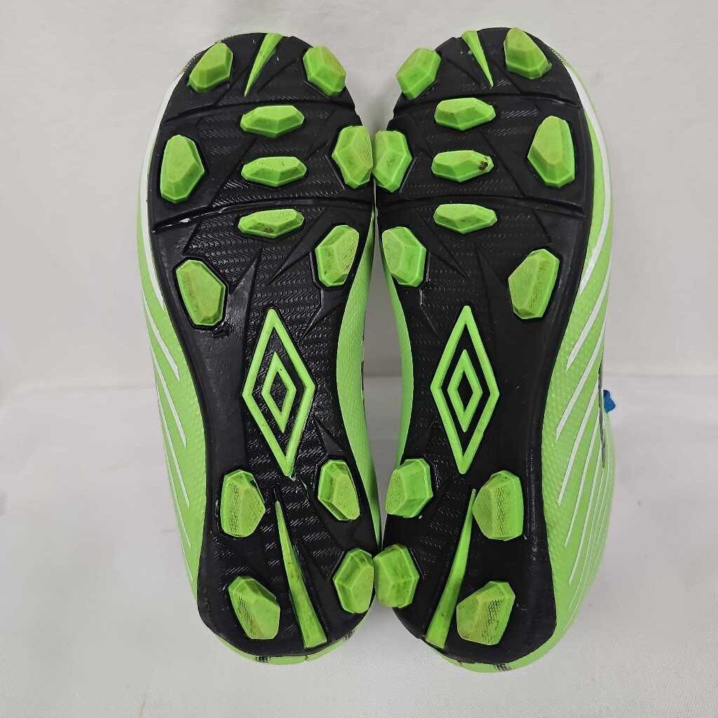 Umbro Arturo 2.0 Youth Soccer Cleats - Size Y10