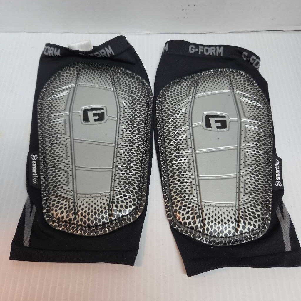 G-Forms Soccer Shinguards Black/Silver Size Senior Large Preowned