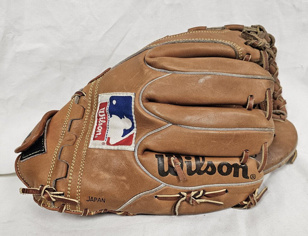 Wilson Pro A2002 PS4 Left Hand Throw Baseball Glove, Size: 11.5in.