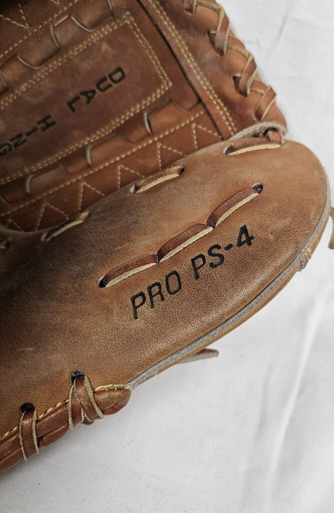 Wilson Pro A2002 PS4 Left Hand Throw Baseball Glove, Size: 11.5in.