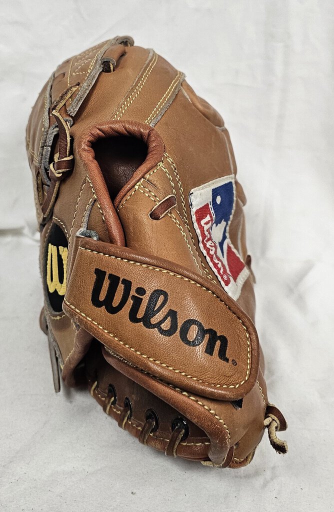 Wilson Pro A2002 PS4 Left Hand Throw Baseball Glove, Size: 11.5in.