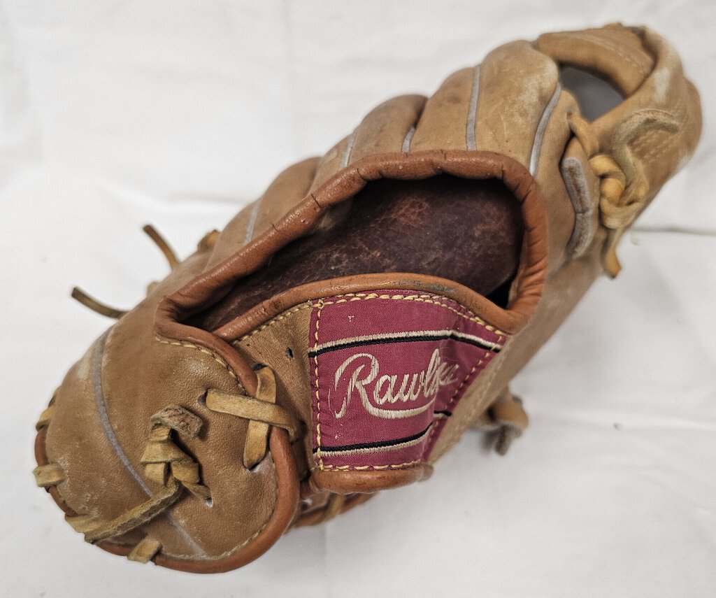 Rawlings RBG Baseball Glove, Right Hand Throw, Size: 11in