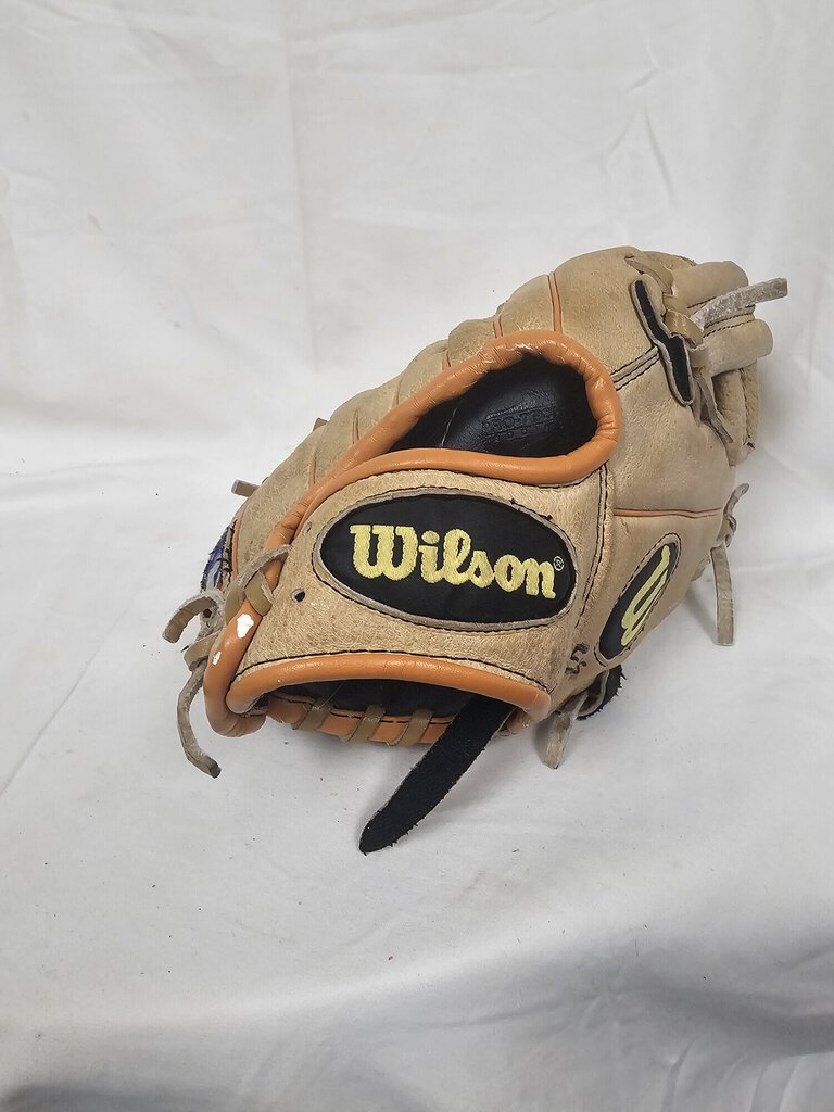 Wilson A450 Baseball Glove, RHT, Size: 11.5in