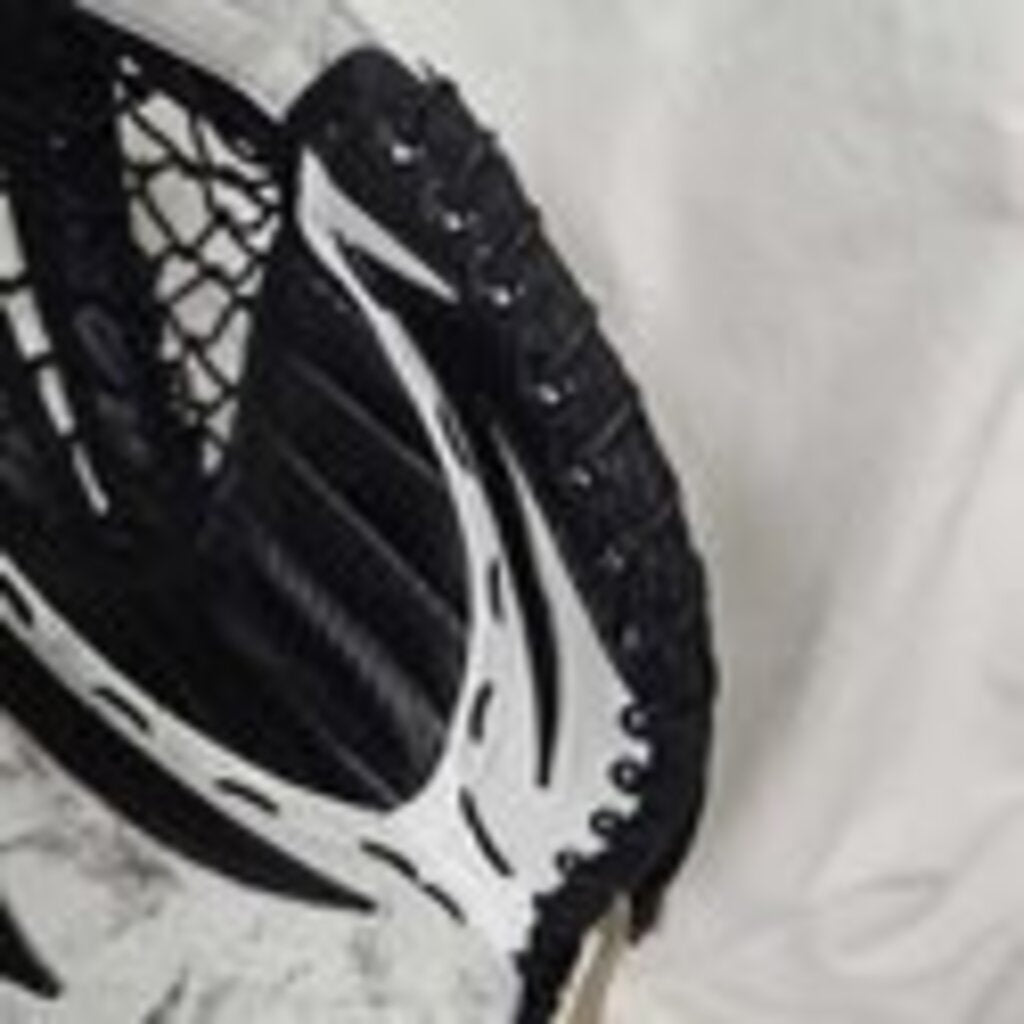 Vaughn 7300 Velocity 3 Goalie Catch Glove - Intermediate
