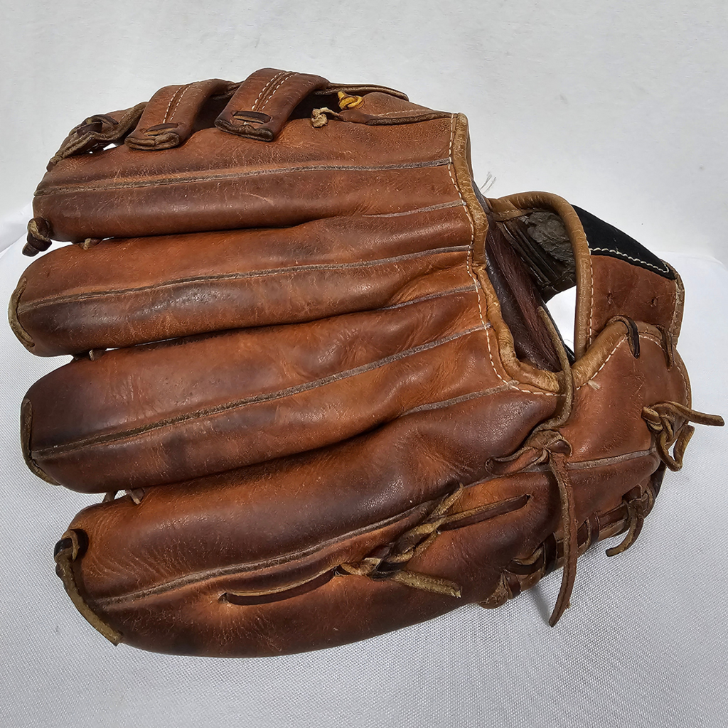 Nokona Pro Line Series F100 Baseball Glove | 11.5" | Right Hand Throw | Used