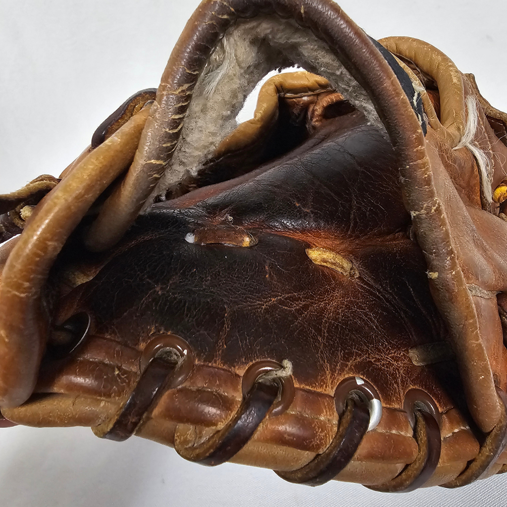 Nokona Pro Line Series F100 Baseball Glove | 11.5" | Right Hand Throw | Used