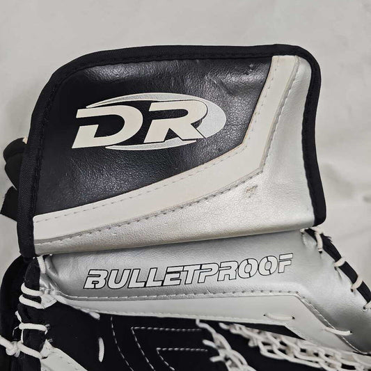 DR Bulletproof 5.2 Junior Goalie Catch Glove - Regular Hand