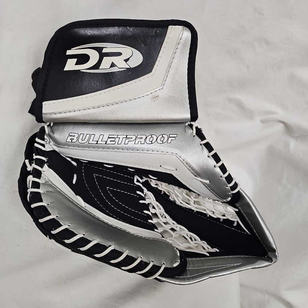 DR Bulletproof 5.2 Junior Goalie Catch Glove - Regular Hand