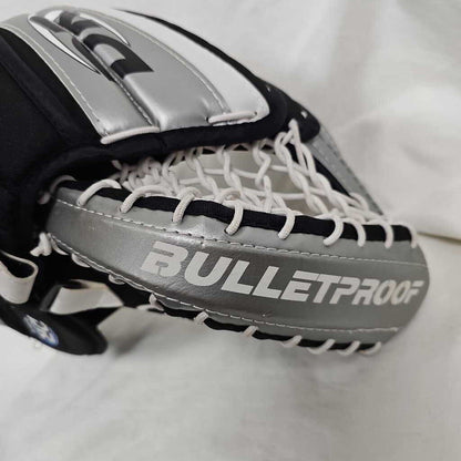 DR Bulletproof 5.2 Junior Goalie Catch Glove - Regular Hand