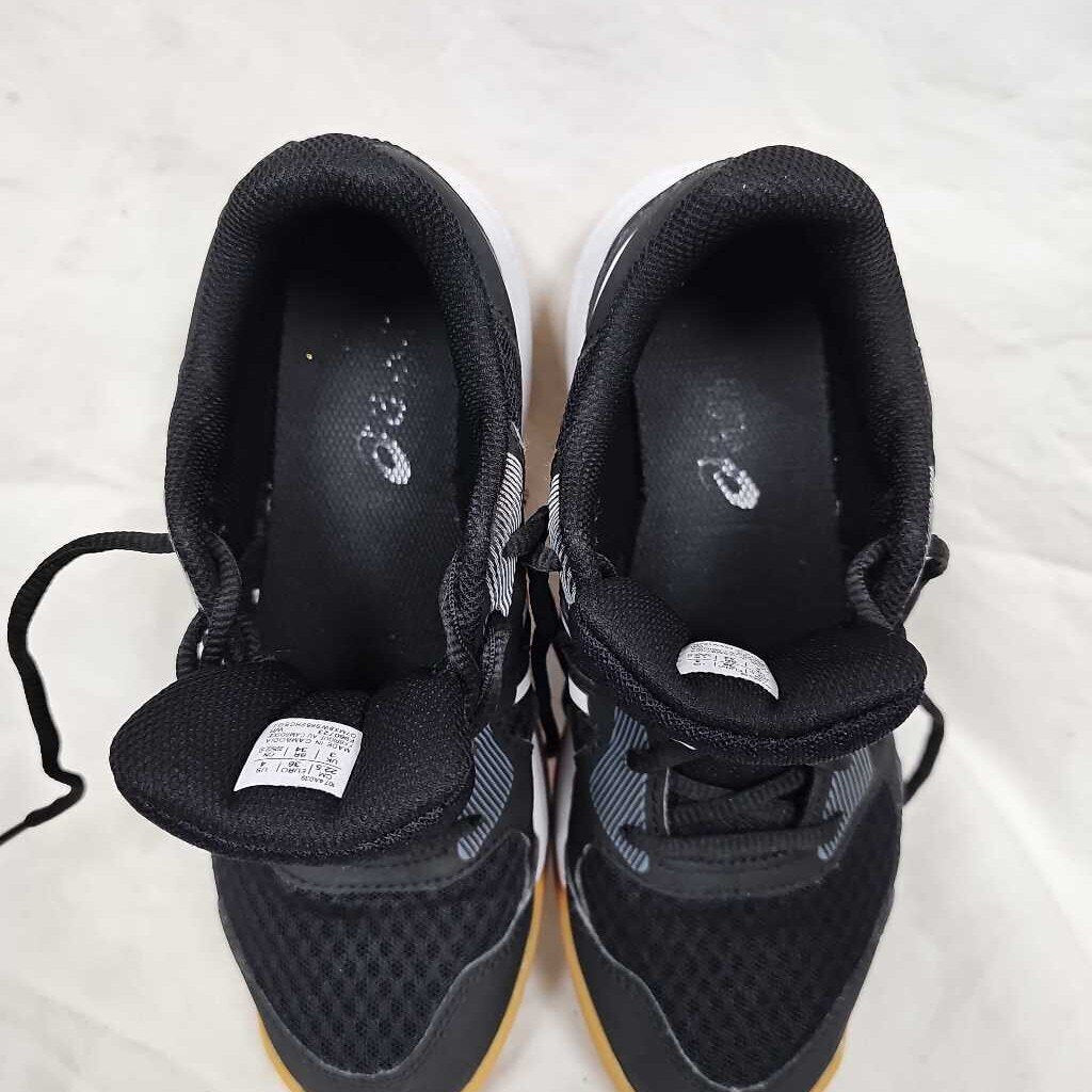 Asics Upcourt 5 Volleyball Shoes, Size: 4