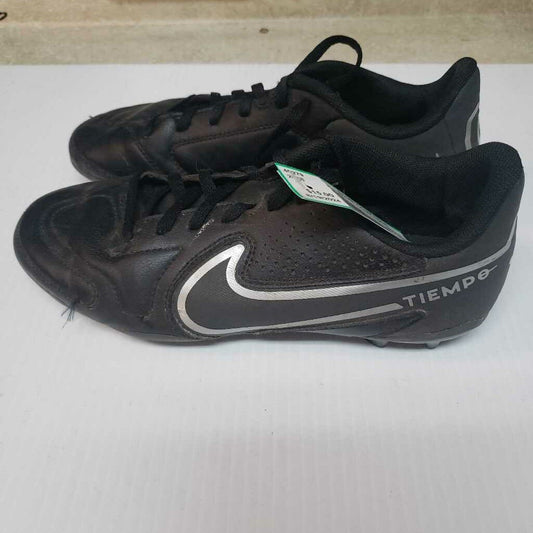 Nike Tiempo Soccer Cleats, Size: 5