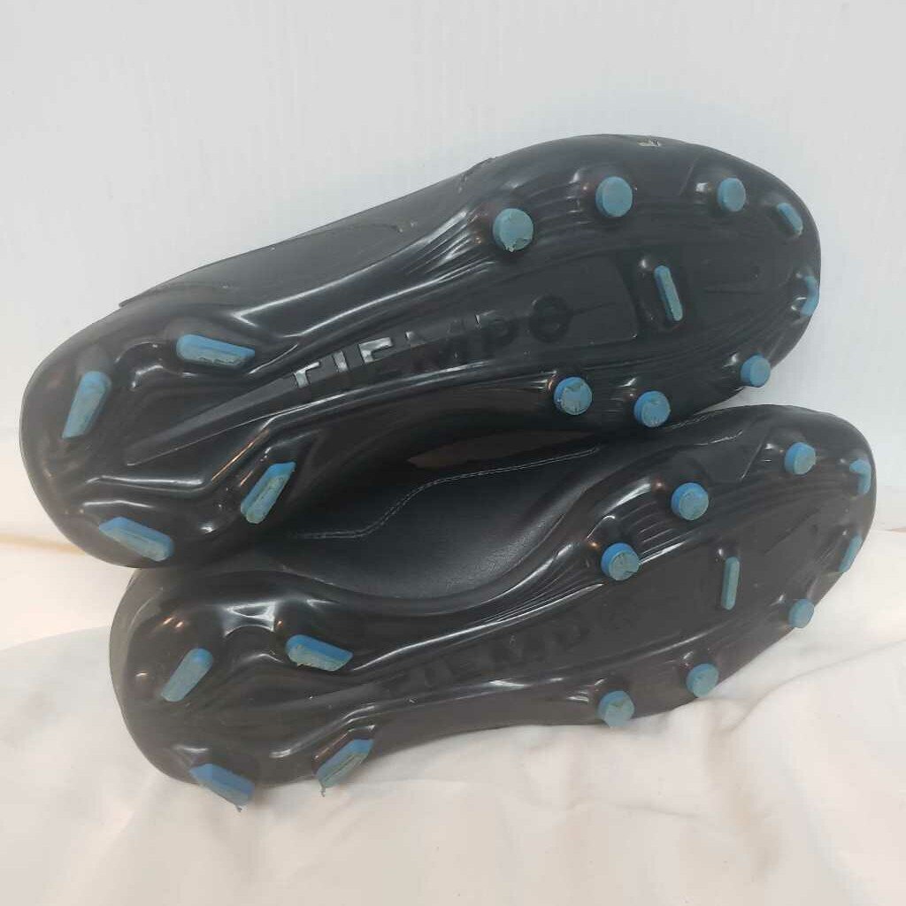 Nike Tiempo Soccer Cleats, Size: 5