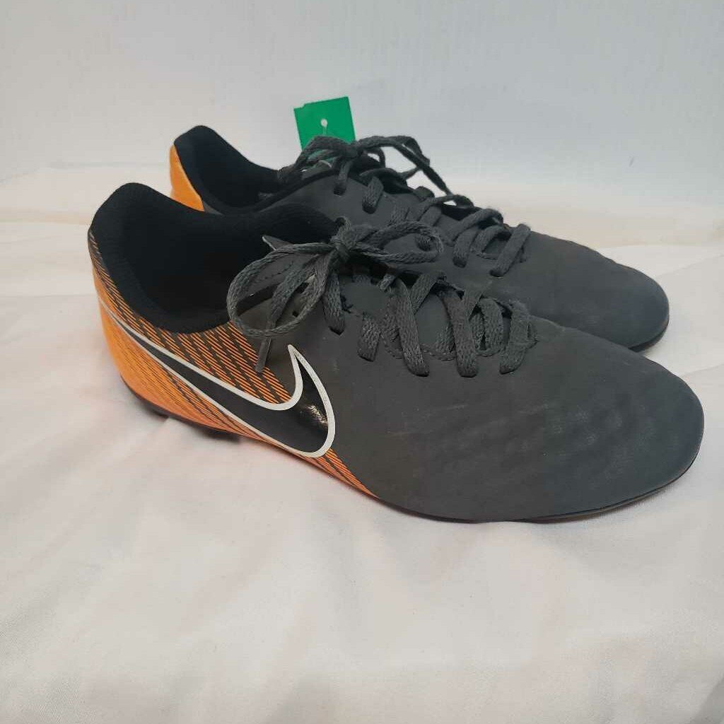 Nike Magista