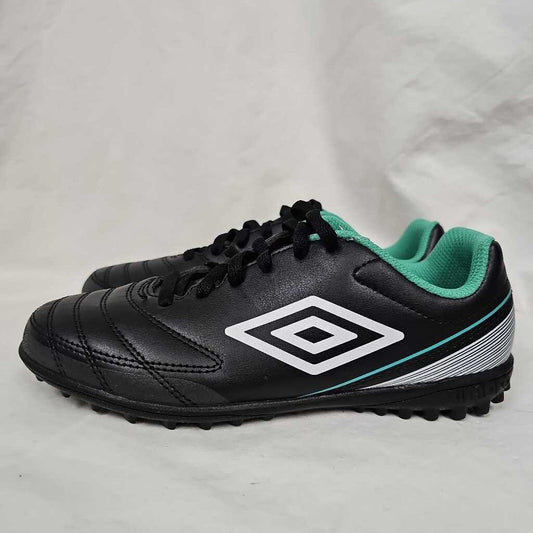 Umbro Classico VII Turf Shoes, Size Women's 7