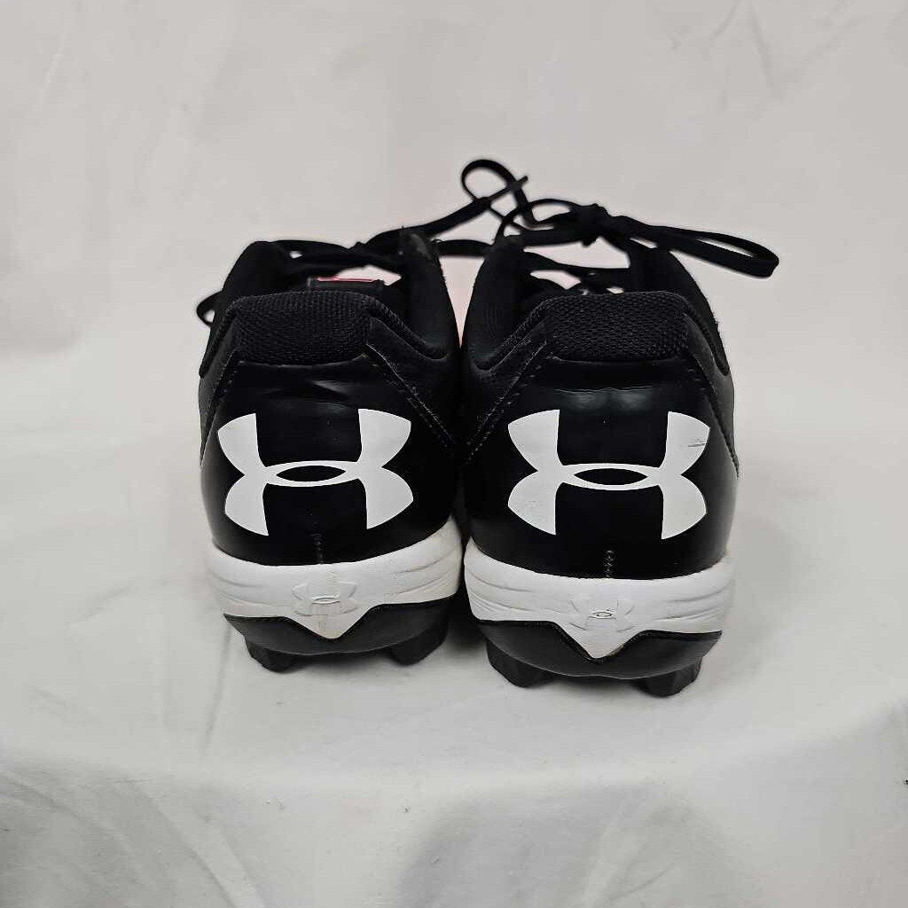 Under Armour Mid Softball/ Baseball Cleats, Size 5