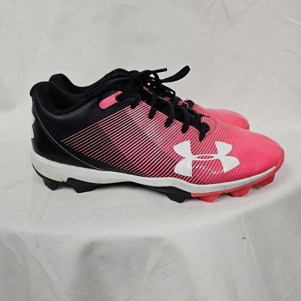 Under Armour Mid Softball/ Baseball Cleats, Size 5