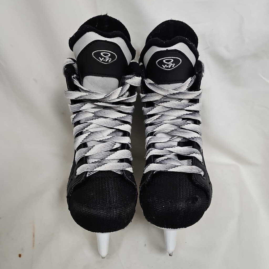 Nike Quest Q V-Ti Youth Hockey Skates, Size Y11 Shoe = Y10 Skate