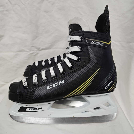 CCM Tacks 1052 Junior Hockey Skates, Size 5