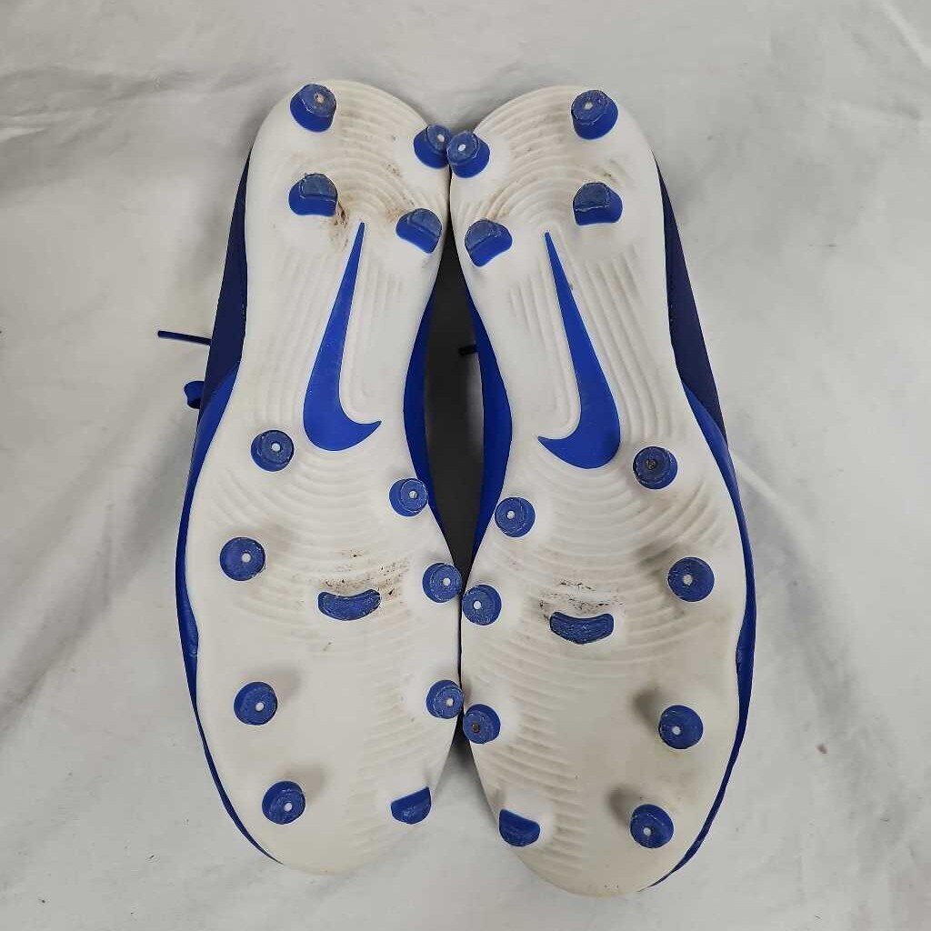 Nike Tiempo Soccer Cleats, Size 6.5