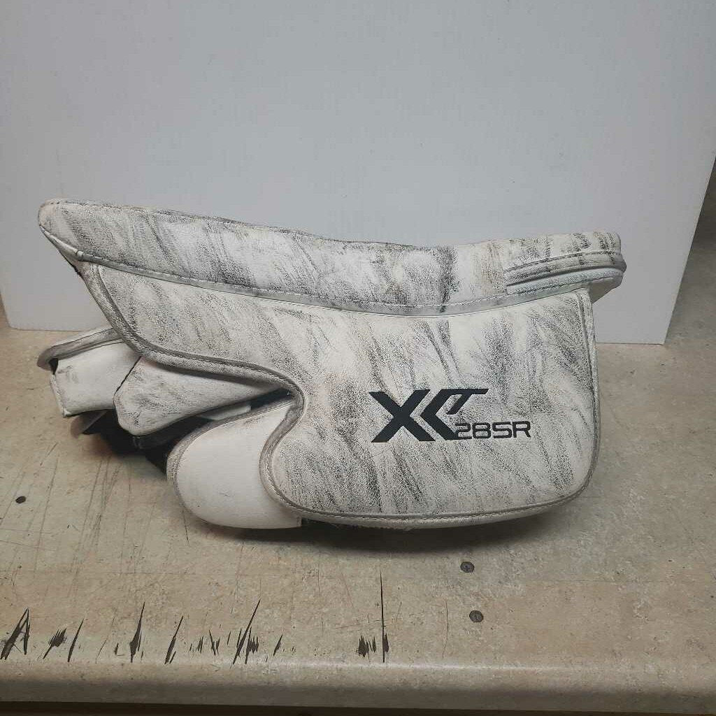 Reebok XLT SR28 Hockey Goalie Blocker