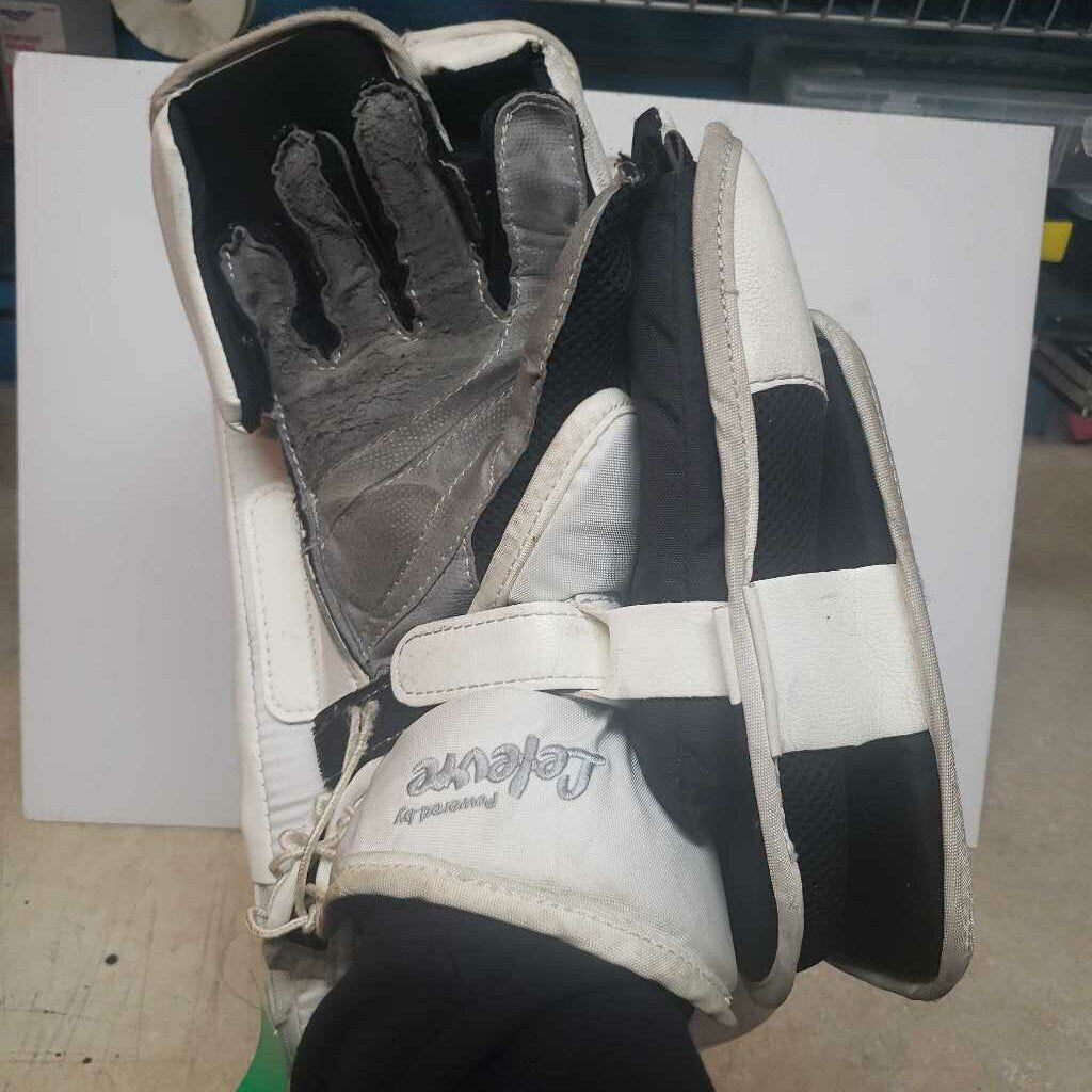 Reebok XLT SR28 Hockey Goalie Blocker