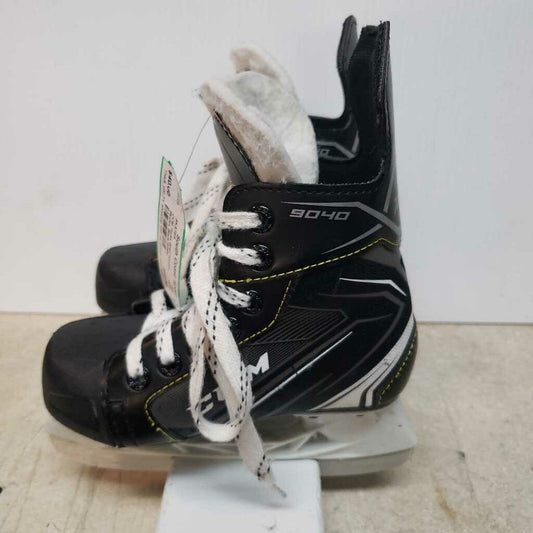 CCM Tacks 9040 Hockey Skates - Size Y11