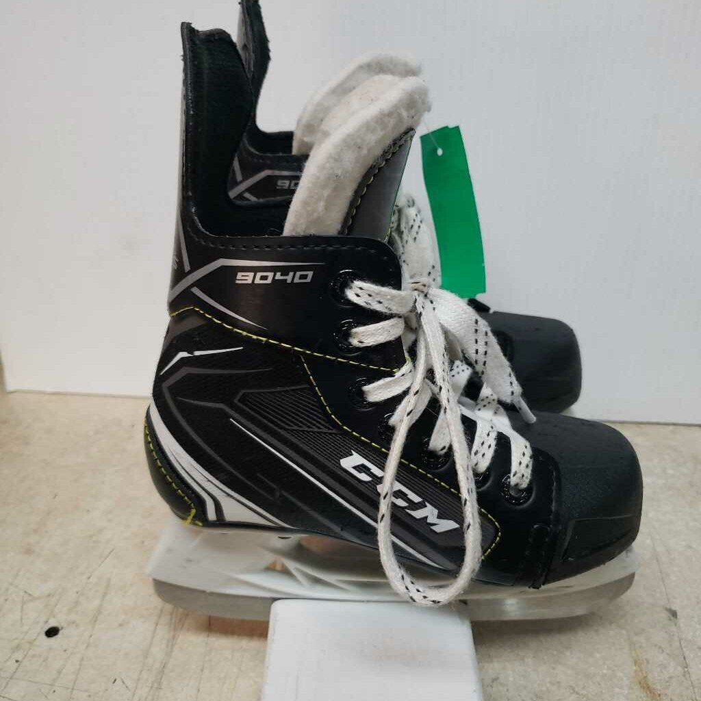 CCM Tacks 9040 Hockey Skates - Size Y11