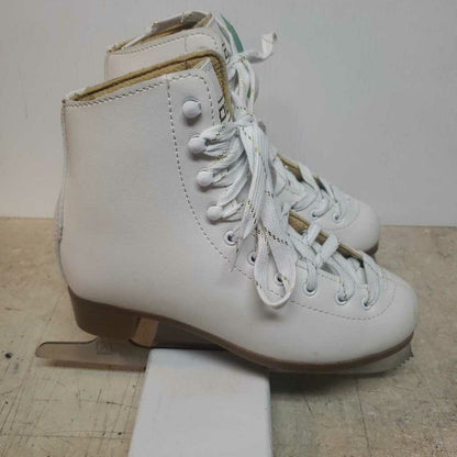 DBX Classic Figure Skates, Size 4