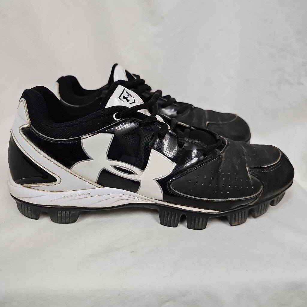Under Armour Softball Cleats, Size 8