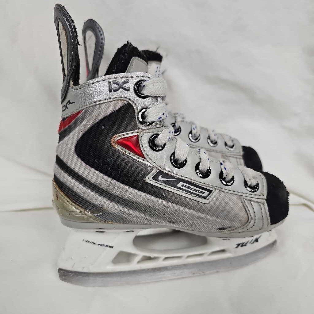 Nike Bauer Vapor IX Youth Hockey Skates, Size Y9