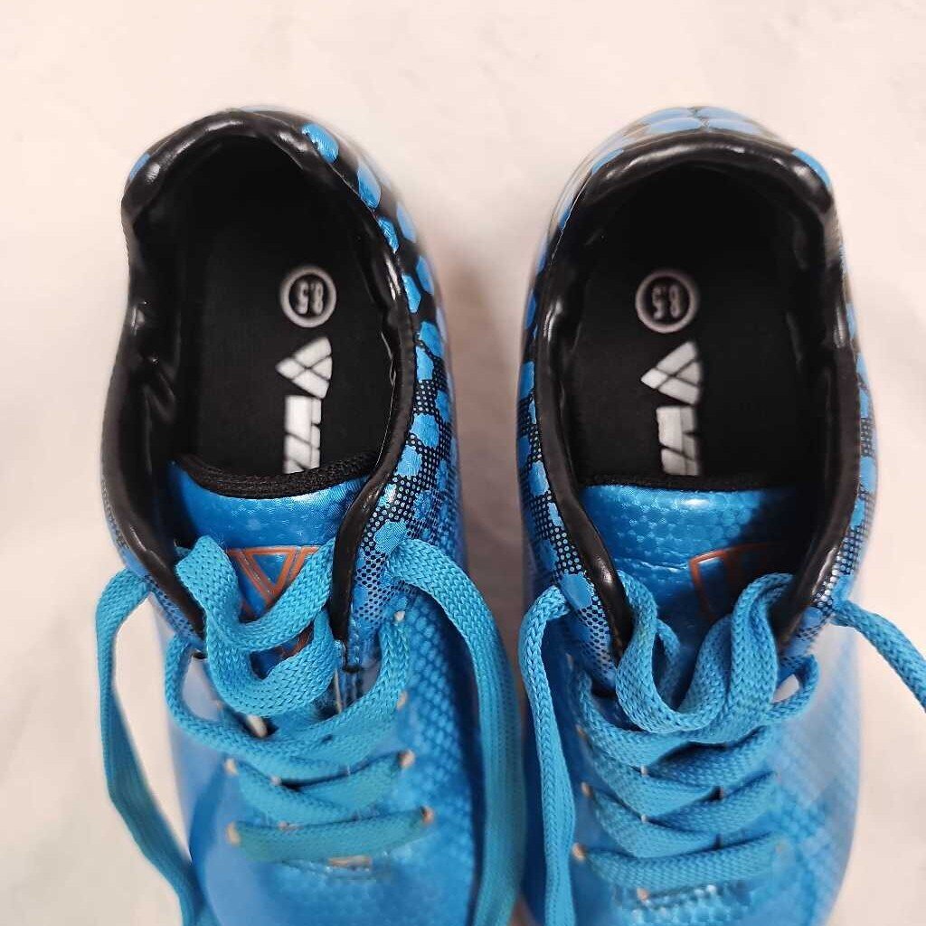 Vizari Youth Soccer Cleats, Size Y8.5