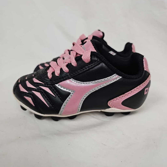 Diadora Youth Soccer Cleats, Size Y8