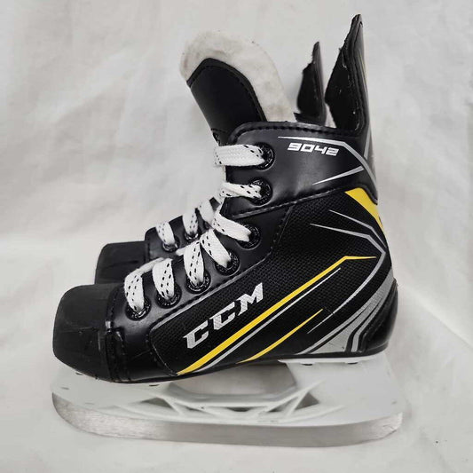 CCM Tacks 9042 Youth Hockey SKates, Size Y11