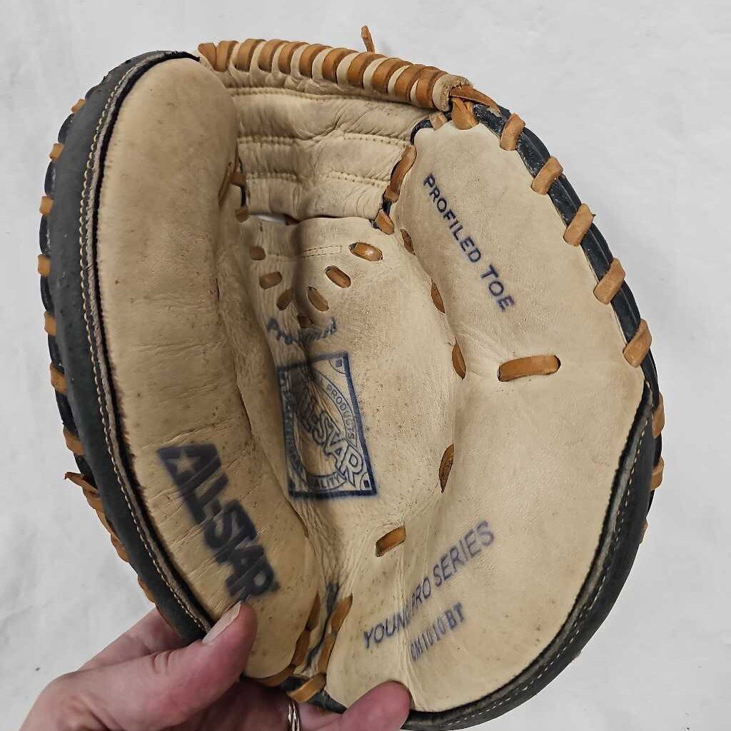 All-Star Young Pro Series Catchers Mitt, 31.5"