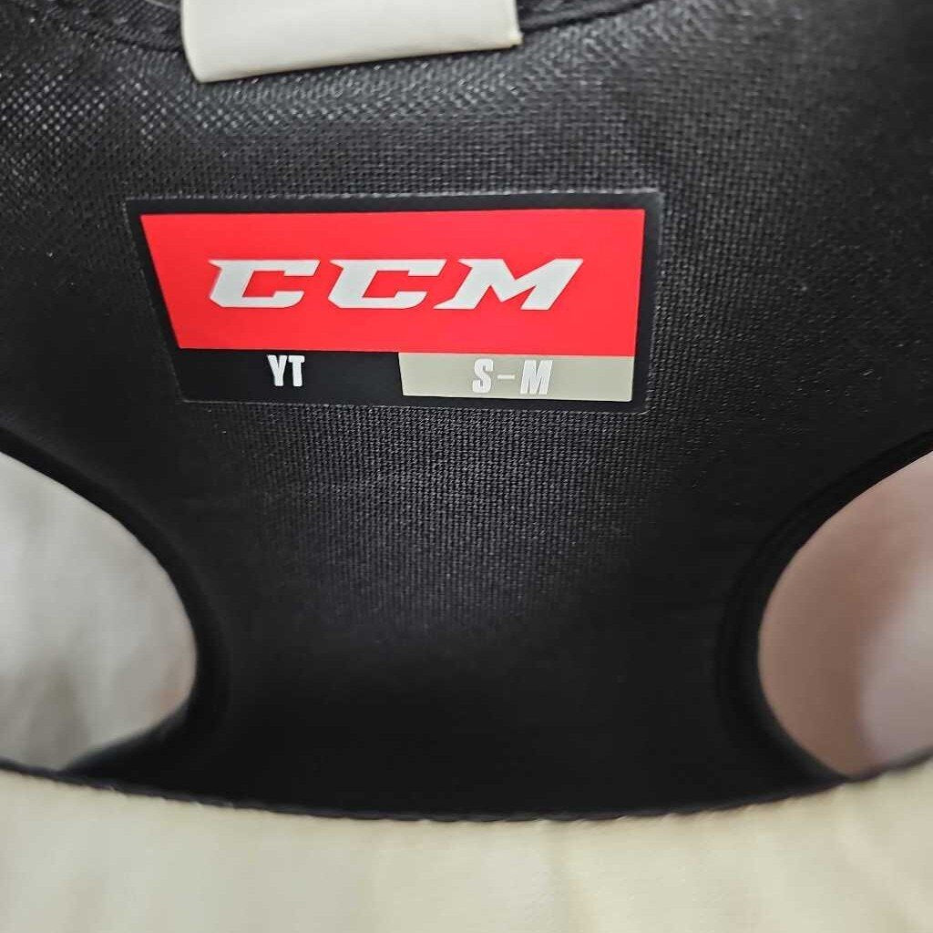 CCM YTFlex 2 Youth Goalie Chest Protector, Size Youth S/M