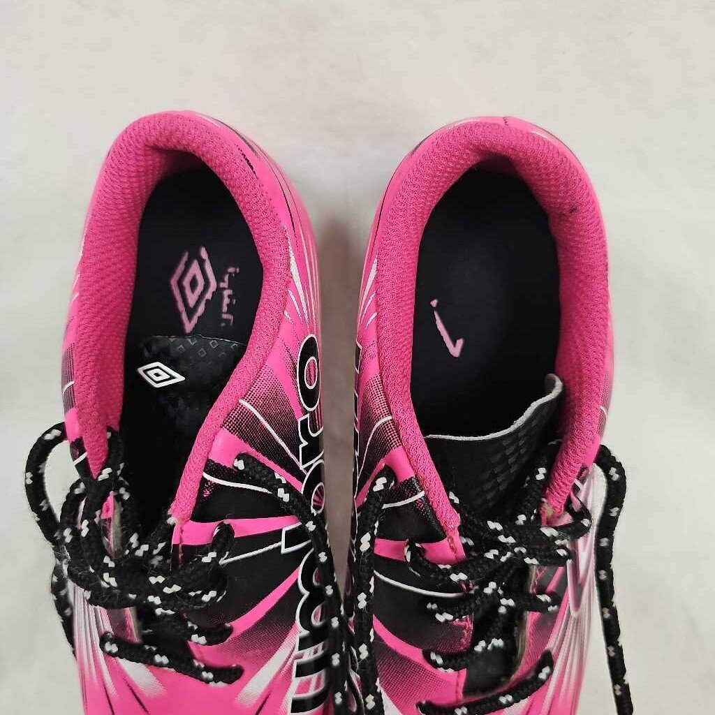 Umbro Iris Youth Soccer Cleats, Size Y12
