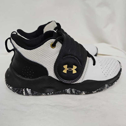 Under Armour Zone Kid's Basketball Shoes, Size 2