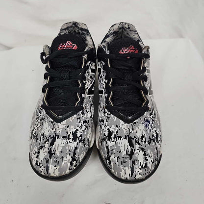 New Balance 4040 Youth Baseball Cleats, Size Y13.5