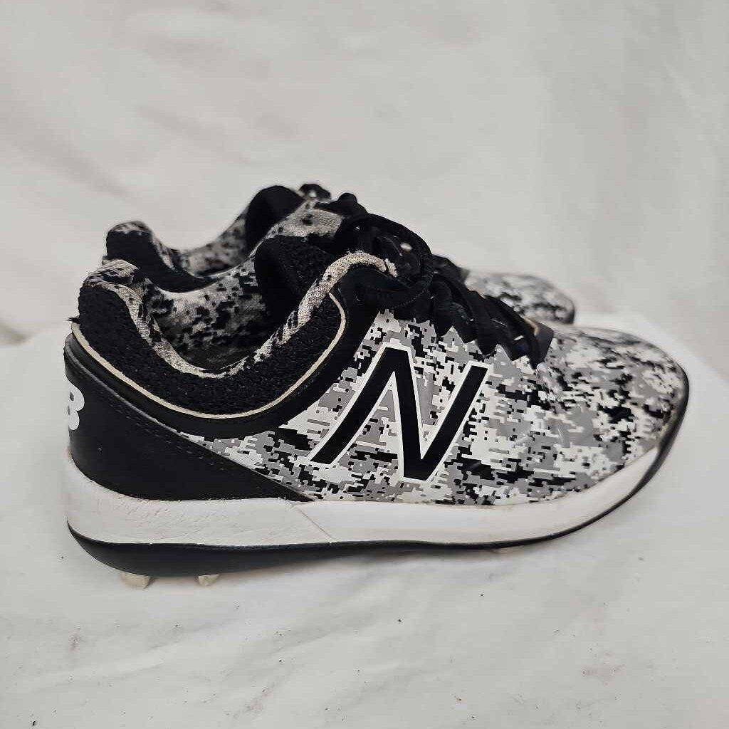 New Balance 4040 Youth Baseball Cleats, Size Y13.5
