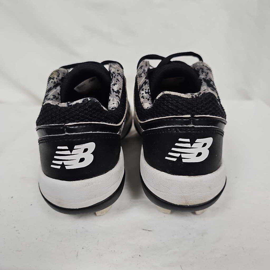 New Balance 4040 Youth Baseball Cleats, Size Y13.5