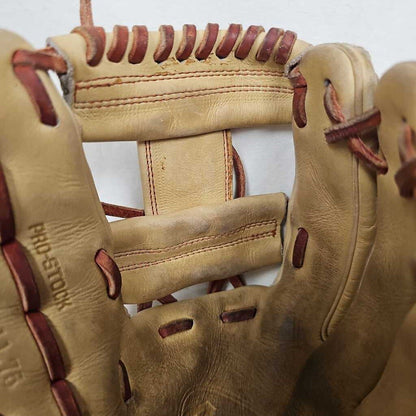 Wilson A2000 Baseball Glove, 11.75" RHT