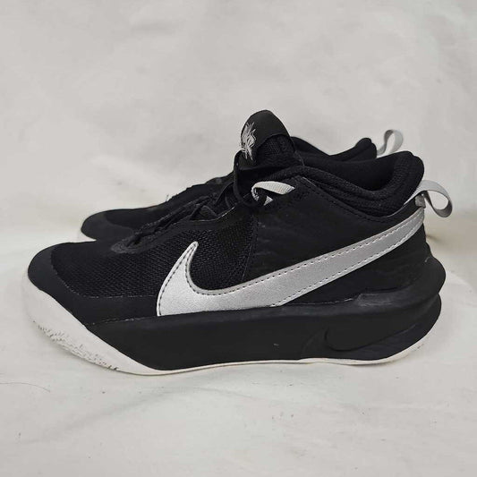 Nike Hustle DX-SU21 Kids Basketball Shoes, Size 3.5