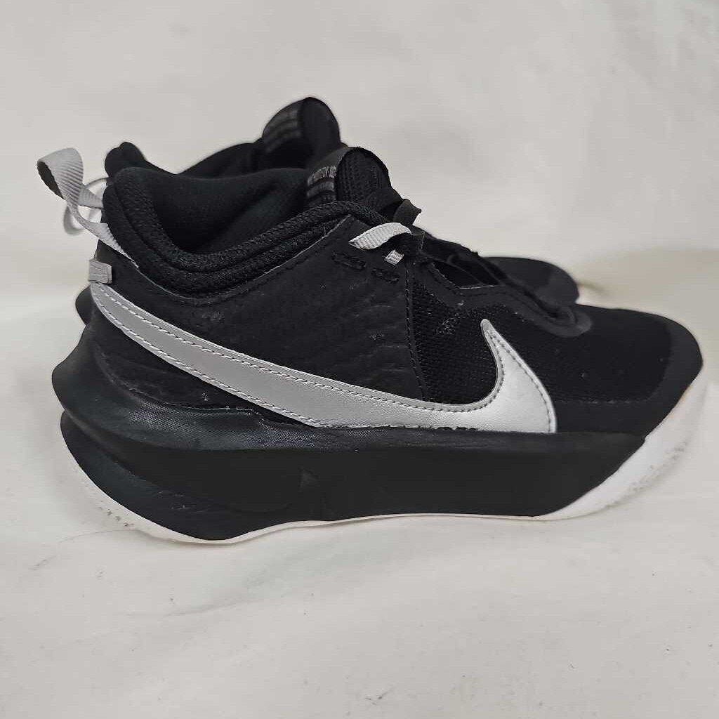 Nike Hustle DX-SU21 Kids Basketball Shoes, Size 3.5
