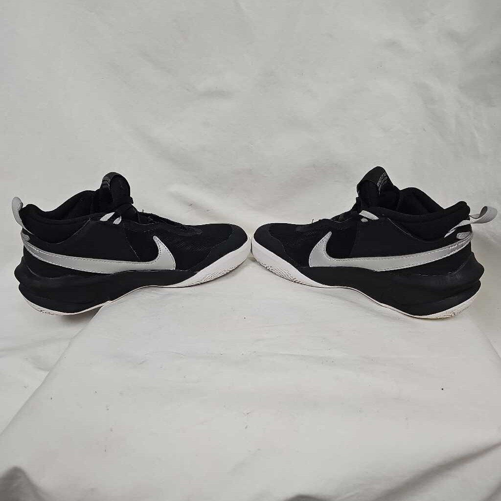 Nike Hustle DX-SU21 Kids Basketball Shoes, Size 3.5