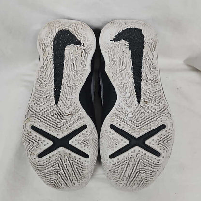 Nike Hustle DX-SU21 Kids Basketball Shoes, Size 3.5