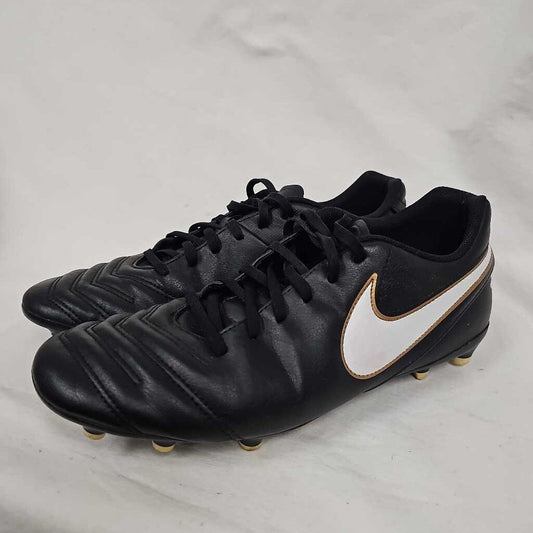 Nike Tiempo Soccer Cleats, Size 9